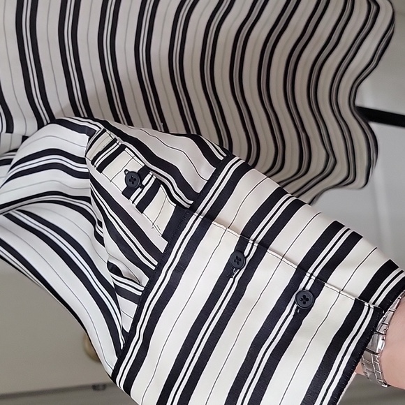 Club Monaco Size XS Black & Off-White Striped Kini Shirt, 100% Silk Gently Used - Picture 5 of 16